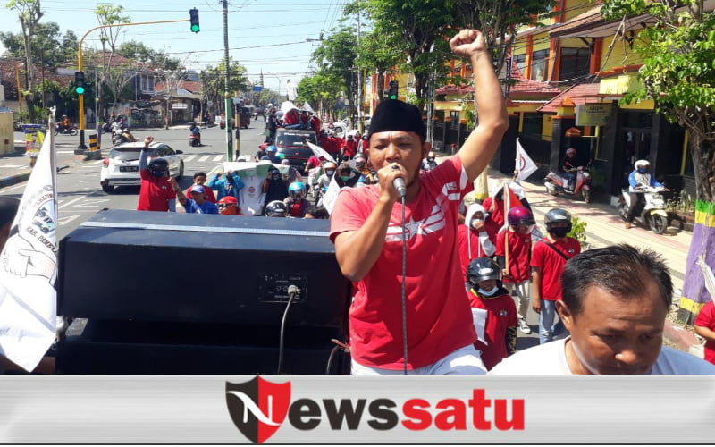 Ini Tanggapan Pemkab Saat PKL Arek Lancor Di Gelar Kantor Bupati Pamekasan Ini Tanggapan Pemkab Saat PKL Arek Lancor Di Gelar Kantor Bupati Pamekasan