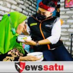 Ini Cara Bupati Baddrut Tamam Dekatkan Diri Dengan Lansia Sebatangkara di Pamekasan