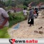 Jemu Dengan Jalan Rusak, Warga Tanjung Pegantenan Swadaya Galang Amal Perbaiki Jalan Poros Desa
