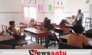 Peduli Lembaga pendidikan Sehat, Polisi Mengajar di MTS Al Mukhlisin Pamekasan