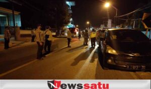 Polsek Banyuates Lakukan Tes Antigen pada Warga yang Melintasi Perbatasan Utara Sampang