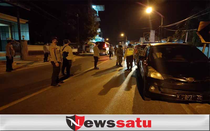 Polsek Banyuates Lakukan Tes Antigen pada Warga yang Melintasi Perbatasan Utara Sampang