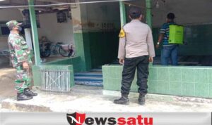 Satgas Covid-19 Desa Kembali Desinfeksi Masal Perkampungan di Pamekasan