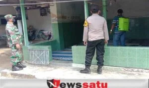 Satgas Covid-19 Desa Kembali Desinfeksi Masal Perkampungan di Pamekasan