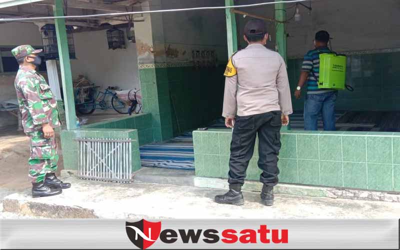 Satgas Covid-19 Desa Kembali Desinfeksi Masal Perkampungan di Pamekasan
