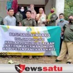 Syukuri Setahun Berkiprah, IWO PD Pamekasan Bagikan 100 Sembako Pada Lansia di Pelosok