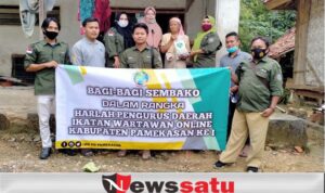 Syukuri Setahun Berkiprah, IWO PD Pamekasan Bagikan 100 Sembako Pada Lansia di Pelosok
