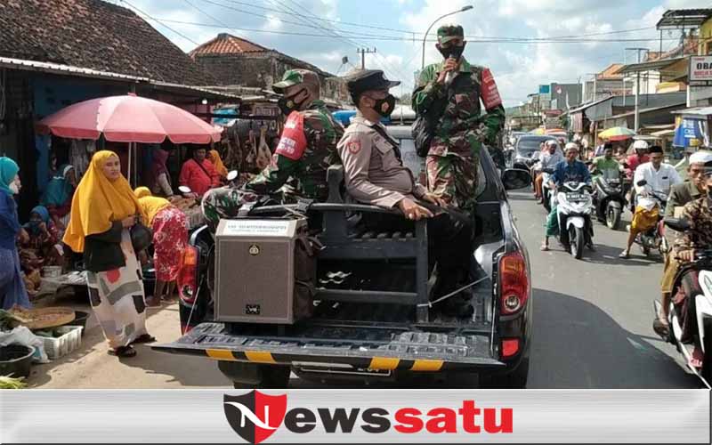 Tim Koramil Dan Polsek Palengaan Woro-woro Keliling Kampung Menghimbau Warga Bermasker