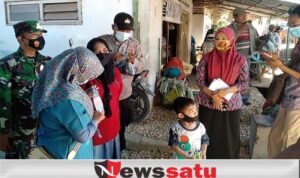 Tim Puskesmas dan Forkopimka Galis Getol Edukasi Vaksinasi Covid-19 dan Bagikan Masker Gratis