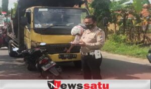 Truk Vs Sepeda Motor Adu Moncong , 2 Gadis Luka Parah di Pamekasan