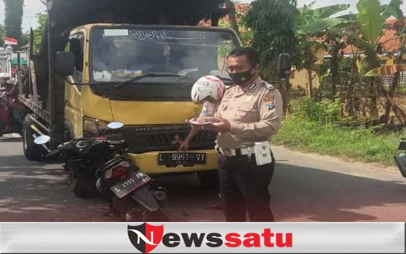 Truk Vs Sepeda Motor Adu Moncong , 2 Gadis Luka Parah di Pamekasan