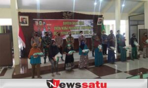 Bupati Bondowoso Serahkan 62 Ton Beras Pada Masyarakat Terdampak PPKM