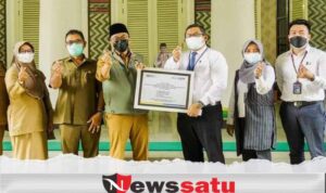 Dukung WUB, Bupati Pamekasan Menerima Bantuan Alat Produksi dari BTN Regional Madura