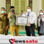 Dukung WUB, Bupati Pamekasan Menerima Bantuan Alat Produksi dari BTN Regional Madura