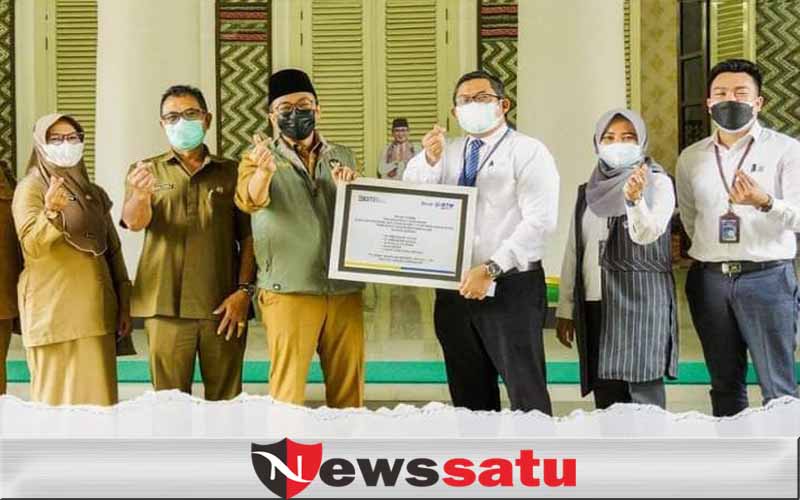 Dukung WUB, Bupati Pamekasan Menerima Bantuan Alat Produksi dari BTN Regional Madura