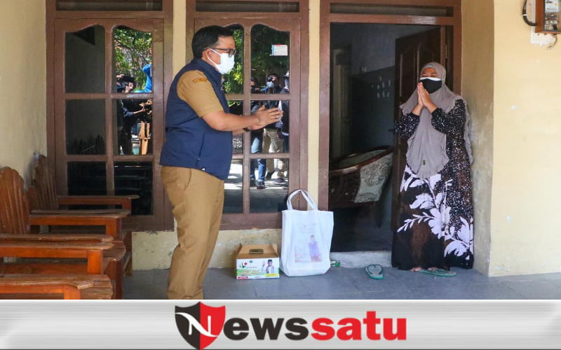 Bupati Baddrut Sambangi dan Peduli Warga Pamekasan yang Isoman