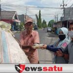Iwo Pamekasan Bagikan Makanan dan Vitamin pada Warga