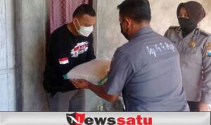Jajaran Polres Bagikan Bansos untuk Tim Relawan Covid-19 FRPB Pamekasan