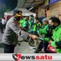 Kapolres Pamekasan Bagikan Bansos dan Masker Gratis ke Pengemudi Ojol