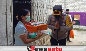 Kapolres Pamekasan bersama Toga Imbau Warga Tidak Panik dan Bagi Bansos
