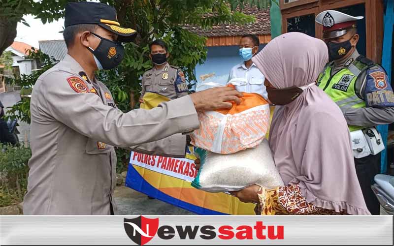 Wujud Kepedulian Polri, Kapolres Pamekasan dan Jajaran Geber Bakti Sosial Warga Kurang Mampu