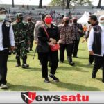 Ketua DPR RI Tinjau Vaksinasi Covid-19 Masal di Surabaya