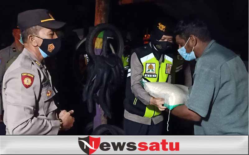 PKL Malam Kesulitan Berjualan pada PPKM Level III, Polres Tebar Bansos di Pamekasan