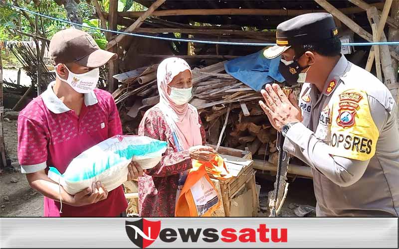 PPKM Darurat Diperpanjang, Bansos Polri Makin Gencar di Pamekasan