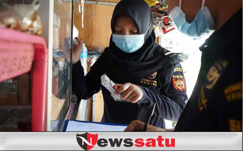 Pantau Harga Rokok dan Sosialisasi, Tim Bea Cukai Turba ke Toko di Pamekasan