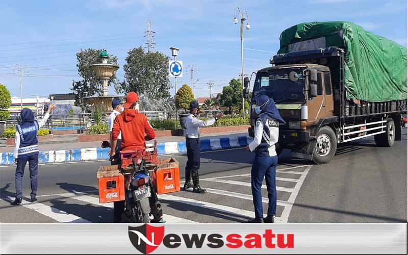 Patroli Gabungan Tindak Truk Masuk Kota Probolinggo