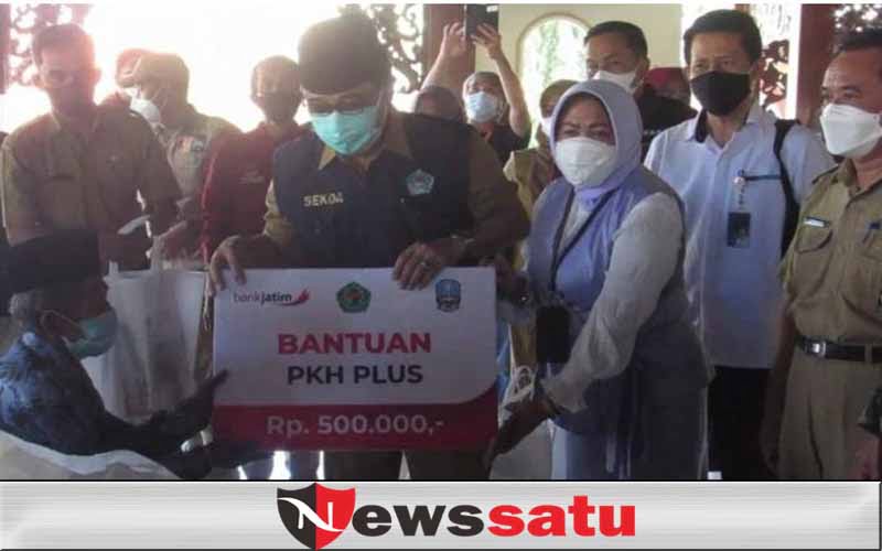 Pemkab Pamekasan Kembali Salurkan Bantuan PKM PKH Plus Khusus Lansia