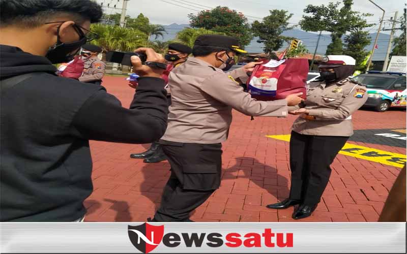 Polres Batu Bagikan Ribuan Paket Sembako