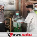 Satlantas Door To Door Berikan bantuan Sembako di Pamekasan