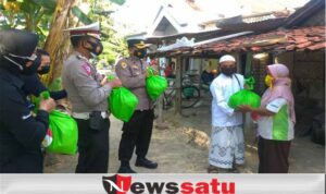 Toga dan Tomas Pamekasan Berikan Bantuan Sembako Kepada Warga Tak Mampu Bersama Polri