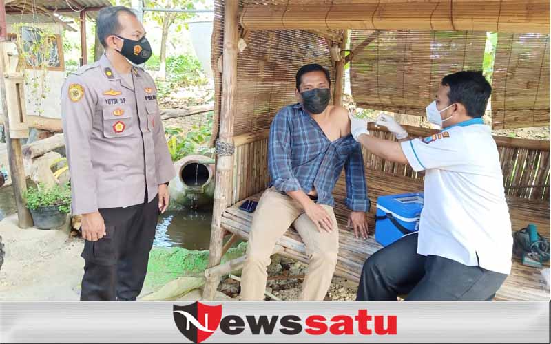 Vaksinasi Presisi Door To Door, Langkah Polres Pamekasan Mudahkan Warga Hingga Pelosok