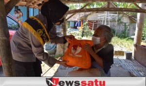 Hari Jadi Polwan Ke-73, Polres Pamekasan Bagikan Bansos Warga Duafa