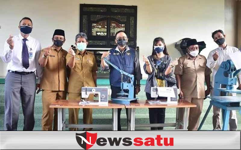 Pembuat Sepatu Jebolan WUB Pamekasan, Berhasil Tembus Pasar Kalimantan