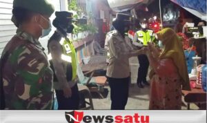 Polres Pamekasan Beri Bansos Pada Pengelola Cafe yang Buka Hingga Larut Malam