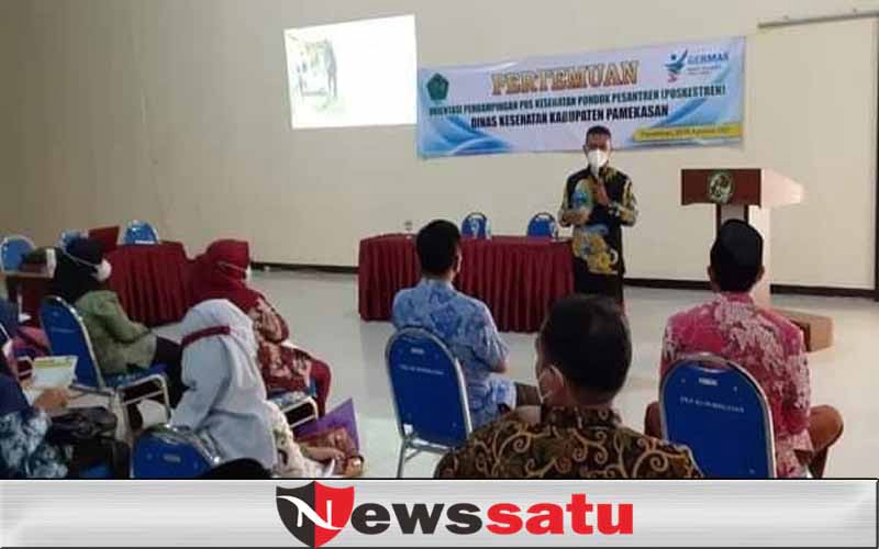 Poskestren dan Santri Husada Dibekali Pengetahuan Dasar P3K Oleh PCC Pamekasan