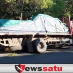 Roda Truk Terperosok Gegara Galian Lubang Proyek Jargas di Kota Probolinggo