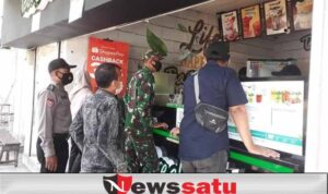 Sadarkan Semangat Nasionalisme, Aparat Kelurahan Imbau Warga Kibarkan Merah Putih