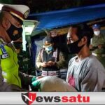 Satlantas Polres Pamekasan Turut Patroli Gabungan Sembari Bagi Sembako di Gelapnya Perkotaan