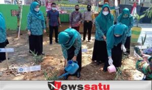 TP PKK Kabupaten Pamekasan Bantu 1000 Bibit Jahe Merah ke Kelurahan Gladak Anyar
