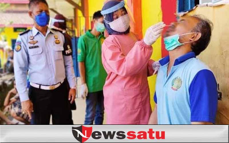 Telusuri Kontak Erat, Tim Lapas Kelas IIA Pamekasan Lakukan Swab Antigen WBP