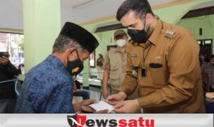 Walikota Probolinggo Cek Langsung Penyaluran Bansos di 14 Kelurahan