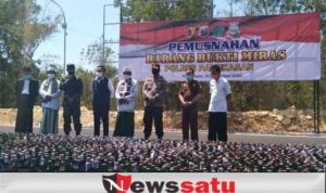2577 Botol Miras Hasil Sitaan Polres, Dimusnahkan Forkopimda Pamekasan