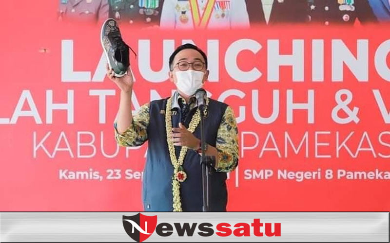 Bupati Baddrut Tamam Bangga Kenakan Sepatu Batik Produk WUB Pamekasan Bupati Baddrut Tamam Bangga Kenakan Sepatu Batik Produk WUB Pamekasan