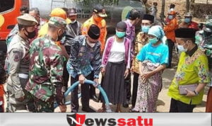 Bupati Bondowoso Beri Bantuan Air Bersih Pada Warga Botolinggo