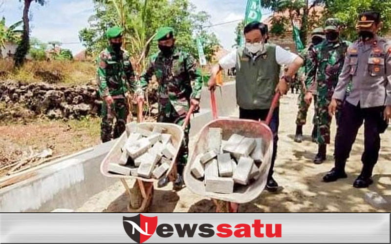 Bupati Pamekasan Tinjau TMMD, Melihat Langsung Semangat Warga dan TNI