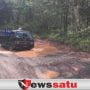 Jalan Poros Kecamatan Tulung Selapan Rusak Parah